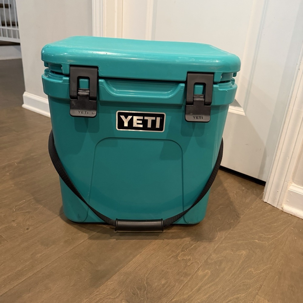 YETI Roadie 24 Hard Cooler Aquifer Blue Rare Discontinued Color